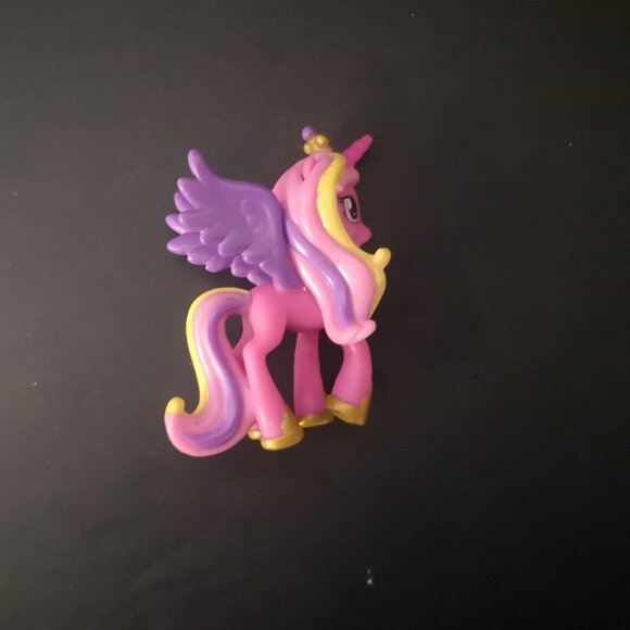 A Collection of 6 Various My Little Pony Figurines Approximate 2" - Picture 9 of 10